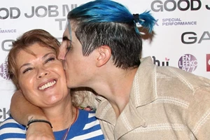 Η Σοφία Αλιμπέρτη αγαπάει τη μονοχρωμία | Η εμφάνιση με total black συνολο