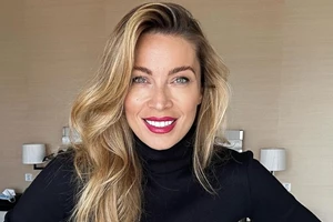 "Έφοδος από μικρά χέρια" | Η Μαριέττα Χρουσαλά φωτογραφίζει τα παιδιά της να της "κλέβουν" το δώρο της