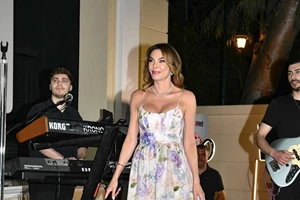 Τατιάνα Στεφανίδου & Νϊκος Ευαγγελάτος | Σε πολυτελές εστιατόριο στο Λονδίνο με τον γιο τους, Νικόλα