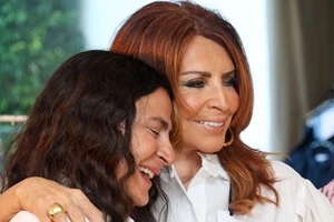 Μιμή Ντενίση | Grande εμφάνιση στα λευκά σε γιορτινό gala - εικόνα 3