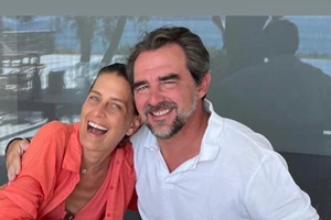 Η Τατιάνα Μπλάτνικ φόρεσε το πιο κλασικό κοστούμι της ανοιξιάτικης γκαρνταρόμπας