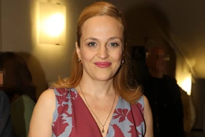 Γιάννης Τσορτέκης & Έλενα Μαυρίδου | Ποζάρουν αγκαλιά στη θεατρική τους πρεμιέρα - εικόνα 4