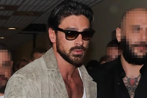 Η Ελένη Φουρέιρα με μελανιές στα πόδια μετά το MadWalk