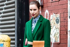 Η Χριστίνα Μπόμπα φόρεσε το αξεσουάρ από τη Zara που δεν πρέπει να λείπει από τη συλλογή σου