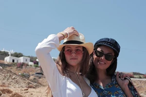 Μαθήτρια ακόμα και πανέμορφη στις πρώτες της φωτογραφίσεις η Βίκυ Καγιά | Με αποκαλυπτικό loοκ και καλοσχηματισμένους κοιλιακούς