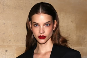 Τα 6 καλύτερα juicy lip oils για λαχταριστά και ενυδατωμένα χείλη