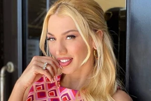 Στο boudoir της Κωνσταντίνας Σπυροπούλου | Το video χωρίς μακιγιάζ και φίλτρα