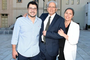 Ιωάννα Μαλέσκου | Στο πλευρό του Λάμπρου Κωνσταντάρα στην κηδεία του πατέρα του - εικόνα 3