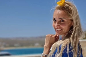 Έκλεισε τα 40 η Βασιλική Μιλλούση | Το επικό video και η αντίδραση του Λευτέρη Πετρούνια