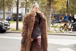 Αυτή η πλεκτή ζακέτα από τη Zara είναι στο χρώμα που θα επικρατήσει τη νέα σεζόν και κοστίζει μόλις 25,95 ευρώ