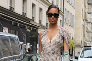 Ολόσωμα μαγιό και μπικίνι σε έκπτωση για να γεμίσεις τη βαλίτσα των διακοπών με budget friendly αγορές