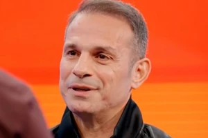 Ντέμης Νικολαΐδης | Επιστροφή στα επαγγελματικά του, μετά τον θάνατο της Αλεξάνδρας Νικολαΐδου - εικόνα 2