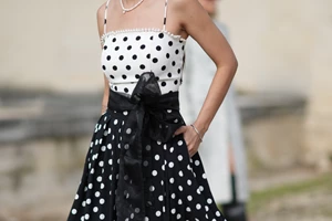 Pink Satin Nails | Η ήσυχη πολυτέλεια που ταιριάζει σε κάθε καλοκαιρινό look - εικόνα 2