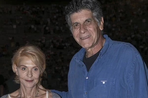 Ναταλία Τσαλίκη & Γιάννης Μπέζος | Με μια σπάνια φωτογραφία αγκαλιασμένοι αποχαιρετούν το καλοκαίρι