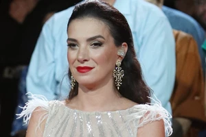 "10 χρόνια νεότερη" | Η Λένα Αρώνη σε νέα βραδινή εμφάνιση με δερμάτινο παντελόνι