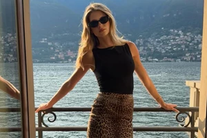 Η Αμαλία Κωστοπούλου φόρεσε τα καφέ μποτάκια που θα βλέπουμε παντού το 2025 - εικόνα 2