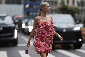 Two Tones Nails | Η διχρωμία που θα φορεθεί πολύ στα φθινοπωρινά μανικιούρ