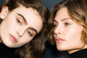 Αυτό το θαυματουργό brow gel με εφέ lamination κοστίζει λιγότερο από 9 ευρώ