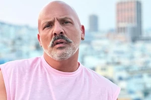 Νίκος Μουτσινάς | Για πρώτη φορά εικόνες από τον ρόλο του στο "Έχω παιδιά"