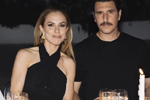 Γιώργος Γεροντιδάκης & Ντορέττα Παπαδημητρίου | Αγκαλιά σε βραδινή έξοδό τους - εικόνα 5