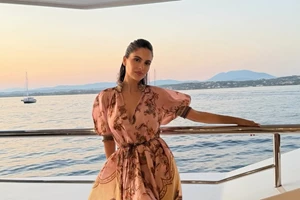 Μέσα στο σπίτι της Αλεξάνδρας Νίκα στη Βούλα | Earthy tones, minimal αισθητική και η λεπτομέρεια στο γκαράζ της