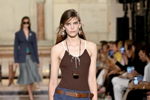 Gaia Μερκούρη |  Το προϊόν που χρησιμοποιεί για να διατηρεί το χρώμα και τη λάμψη στα ginger μαλλιά της