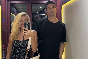 Με το ίδιο νυφικό τρία χρόνια μετά η Τζένη Μελιτά | Η συμβολική επέτειος με τον Σπύρο Μαργαρίτη - εικόνα 3