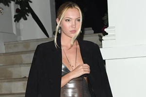 Η Ελένη Μενεγάκη φόρεσε το καφέ δερμάτινο παντελόνι με τον αγαπημένο τρόπο των fashionistas - εικόνα 2