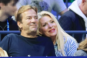 Η εγκυμονούσα Ελένη Μενεγάκη αγκαλιά με τη Βίκυ Καγιά πριν από 18 χρόνια - εικόνα 3