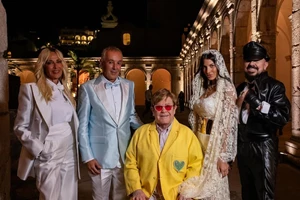 Δήμητρα Κούστα | Ποζάρει στο σκάφος με τέλειο outfit μαζί με τη Σήλια Κριθαριώτη - εικόνα 3