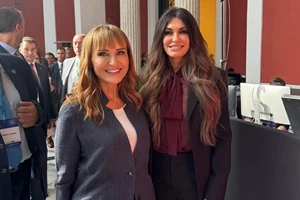 It's Christmas time | Η Μάρα Ζαχαρέα στο στολισμένο Ρότερνταμ - εικόνα 2