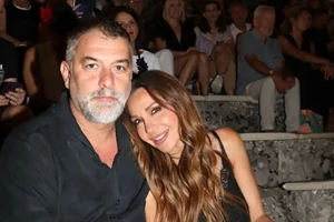 Δέσποινα Βανδή & Βασίλης Μπισμπίκης | Οι βόλτες με το φουσκωτό και το σχόλιο της Μελίνας Νικολαΐδη
