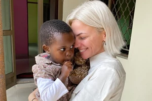 Η Χριστίνα Κοντοβά με τη μικρή Έιντα στο Πατρινό καρναβάλι | Οι τέλειες στολές τους