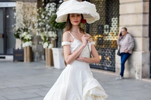 Ελένη Μενεγάκη | Με το κοντό μανικιούρ που είναι η επιτομή της ανοιξιάτικης κομψότητας - εικόνα 2