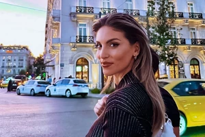 Αθηνά Οικονομάκου | Οι slingback γόβες της σε baby blue απόχρωση είναι τα πιο στιλάτα παπούτσια για τις ανοιξιάτικες εμφανίσεις σου