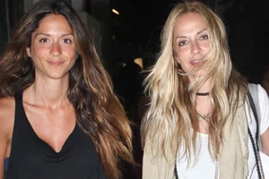 Άννα Βίσση | Μεγάλη πρεμιέρα στο "Ηotel Ermou" - Το look με custom couture δημιουργία του Βρεττού Βρεττάκου