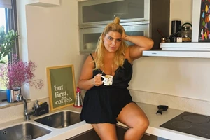 Δανάη Μπάρκα | Το χωριάτικο πρωινό που απολαμβάνει στη Σύρο - εικόνα 3