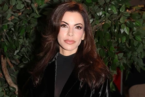 Αντελίνα Βαρθακούρη | Φωτογραφίζει τον Γιάννη Πάριο με τα τέσσερα παιδιά και τα εγγόνια του - εικόνα 2