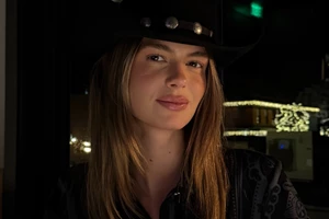 Η Αμαλία Κωστοπούλου με τα μοκασίνια που ταιριάζουν με κάθε ανοιξιάτικο look