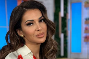 Ελένη Χατζίδου | Ποζάρει με φούξια ολόσωμο μαγιό σε εξωτικό προορισμό