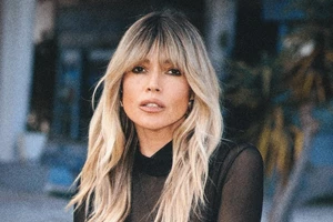 Βάσια Κωσταρά | Το σύνολό της είναι στην απόχρωση που αξίζει μια θέση στις εμφανίσεις σου αυτήν την άνοιξη