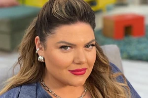 Η Δανάη Μπάρκα έγινε κατάξανθη και δεν αναγνωρίζει τον εαυτό της στον καθρέφτη