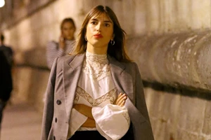 Πέντε στιλιστικές συμβουλές που θα σε κάνουν να μοιάζεις με τις αγαπημένες σου Παριζιάνες fashionistas