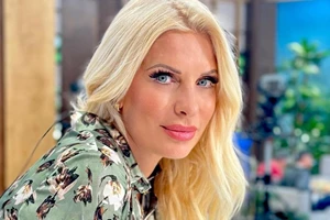 "Πόσο όμορφη και χωρίς μακιγιάζ" | Η Ελένη Μενεγάκη ποζάρει απόλυτα φυσική