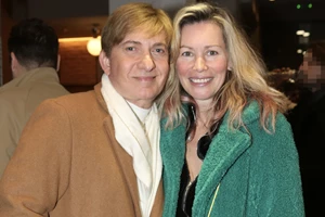 Άριελ Κωνσταντινίδη | Τραγουδά αγκαλιά με την 6 μηνών κόρη της, Αουρέλια - εικόνα 2