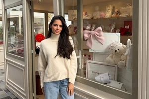 Σε καλοκαιρινό mood η Νταίζη Νίκα | Με μαγιό στην παραλία