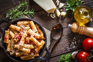 Κάνει κρύο; Δοκίμασε την πιο εύκολη βελουτέ σούπα λαχανικών του Άκη Πετρετζίκη - Έτοιμη σε 20 λεπτά