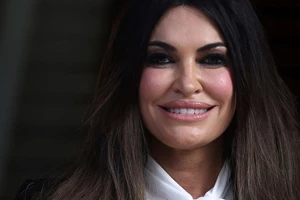 Μαριάννα Λάτση | Με mini glam φόρεμα σε κοσμικό gala και γοητευτικό συνοδό στο πλευρό της - εικόνα 5