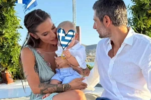 Εριέττα Κούρκουλου Λάτση | Χορεύει αγκαλιά με τον σύζυγό της στο πάρτι της βάφτισης του γιου της