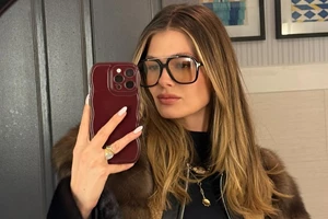 Η Αμαλία Κωστοπούλου φόρεσε το ιδανικό πανωφόρι για την περίοδο της άνοιξης